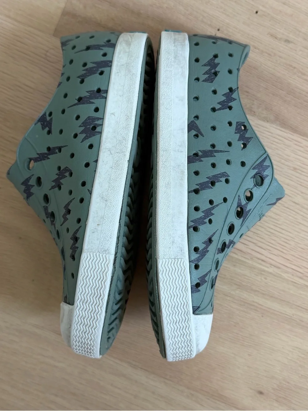 Native Shoes size 9c